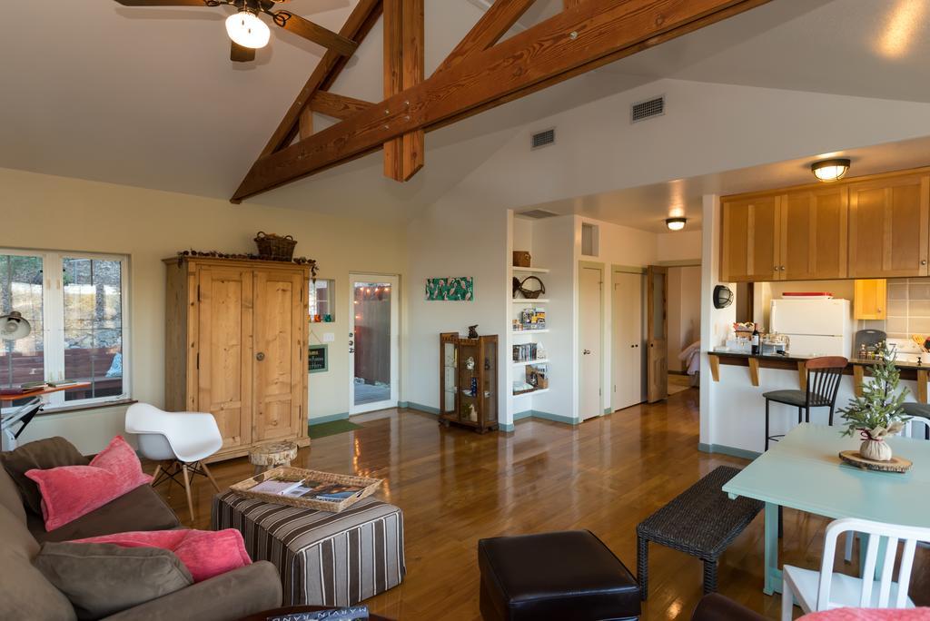 The Rivery Retreat, Choose From Luxury Guesthouse Cabin Or Suite In Lake Austin Hill Country Exterior photo